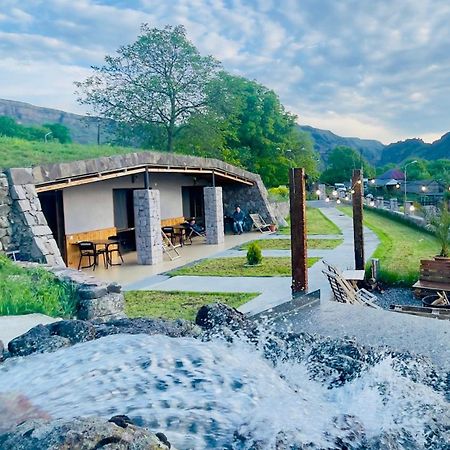 Hotel Hobbiton Near Vardzia Caves T'mogvi エクステリア 写真