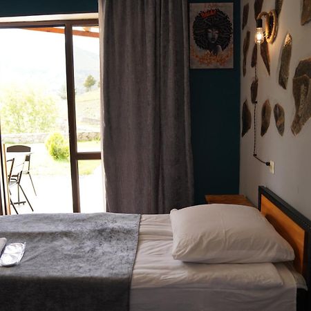 Hotel Hobbiton Near Vardzia Caves T'mogvi エクステリア 写真