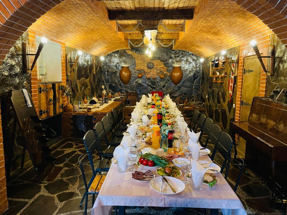 Hotel Hobbiton Near Vardzia Caves T'mogvi エクステリア 写真