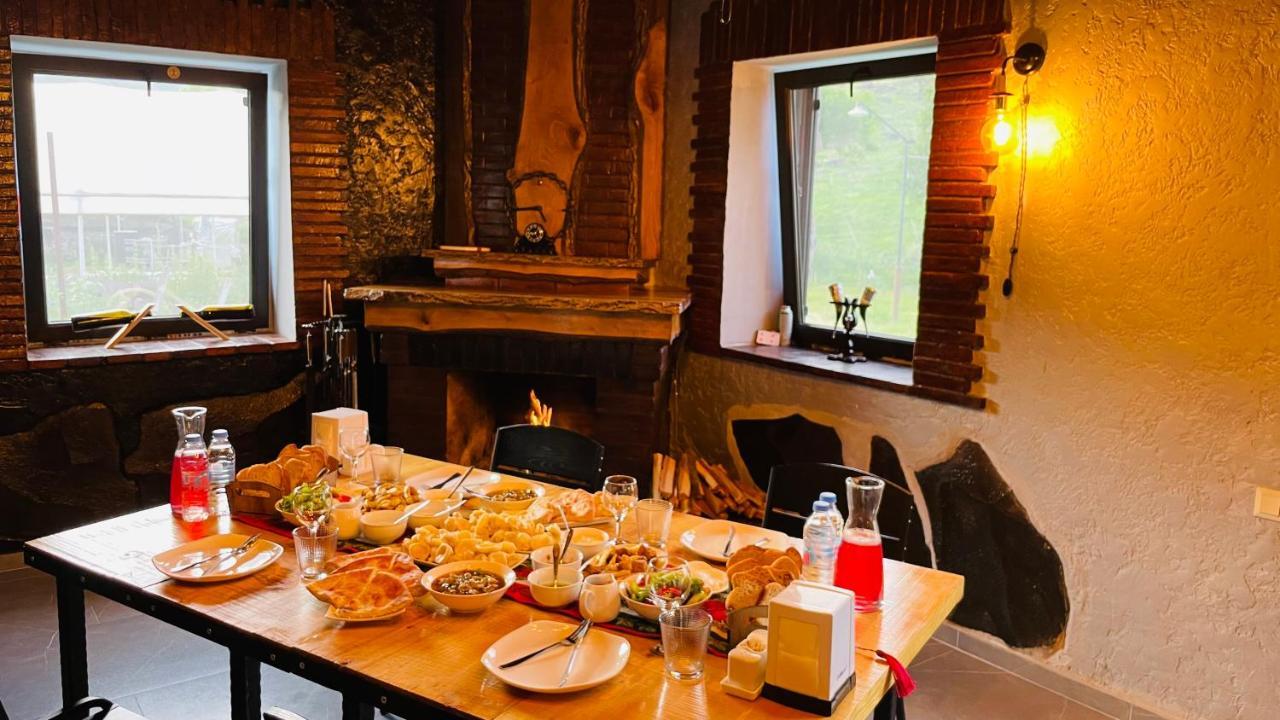 Hotel Hobbiton Near Vardzia Caves T'mogvi エクステリア 写真