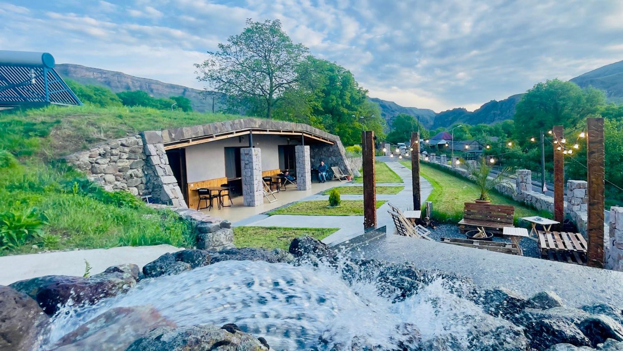 Hotel Hobbiton Near Vardzia Caves T'mogvi エクステリア 写真
