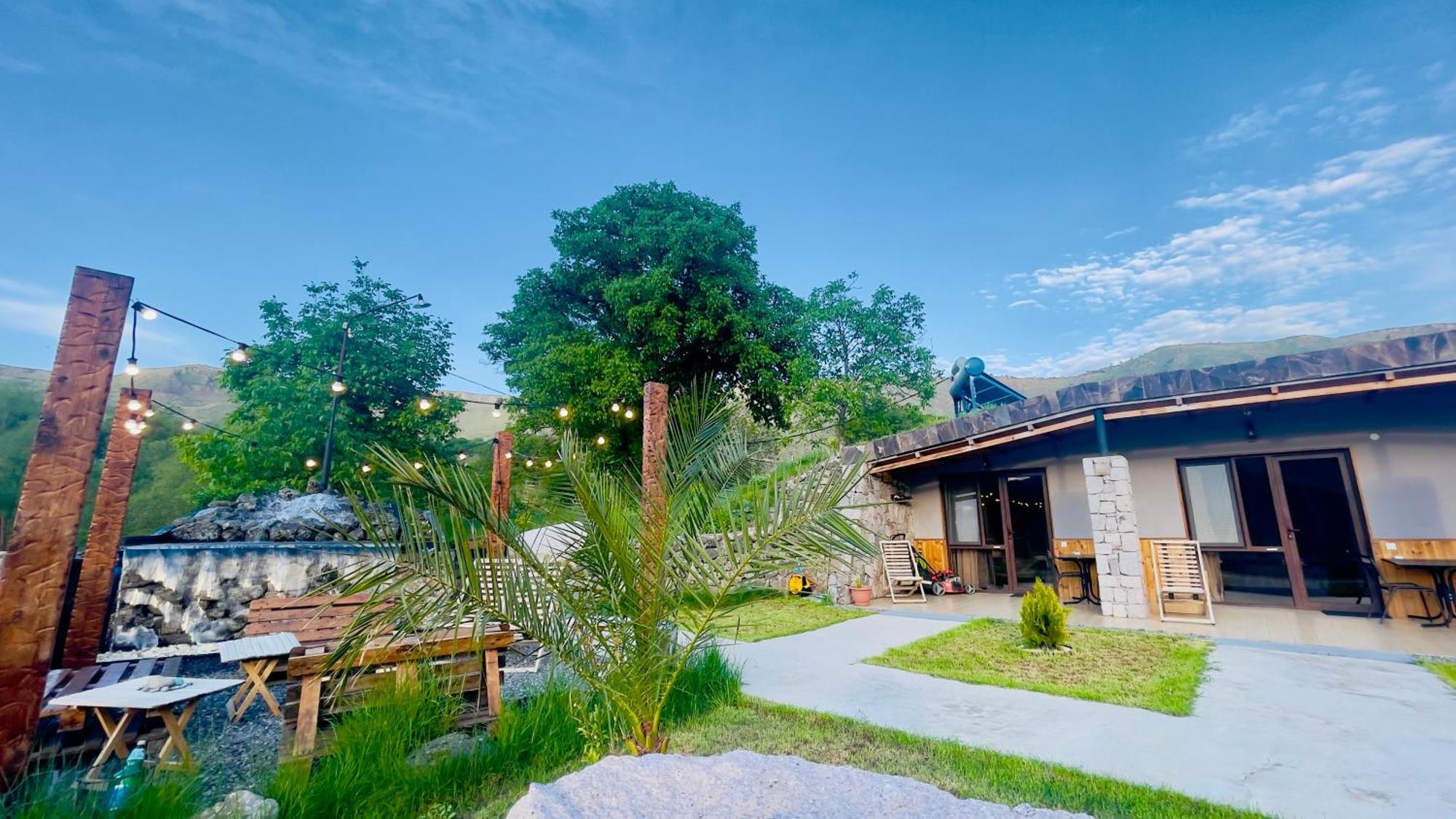 Hotel Hobbiton Near Vardzia Caves T'mogvi エクステリア 写真