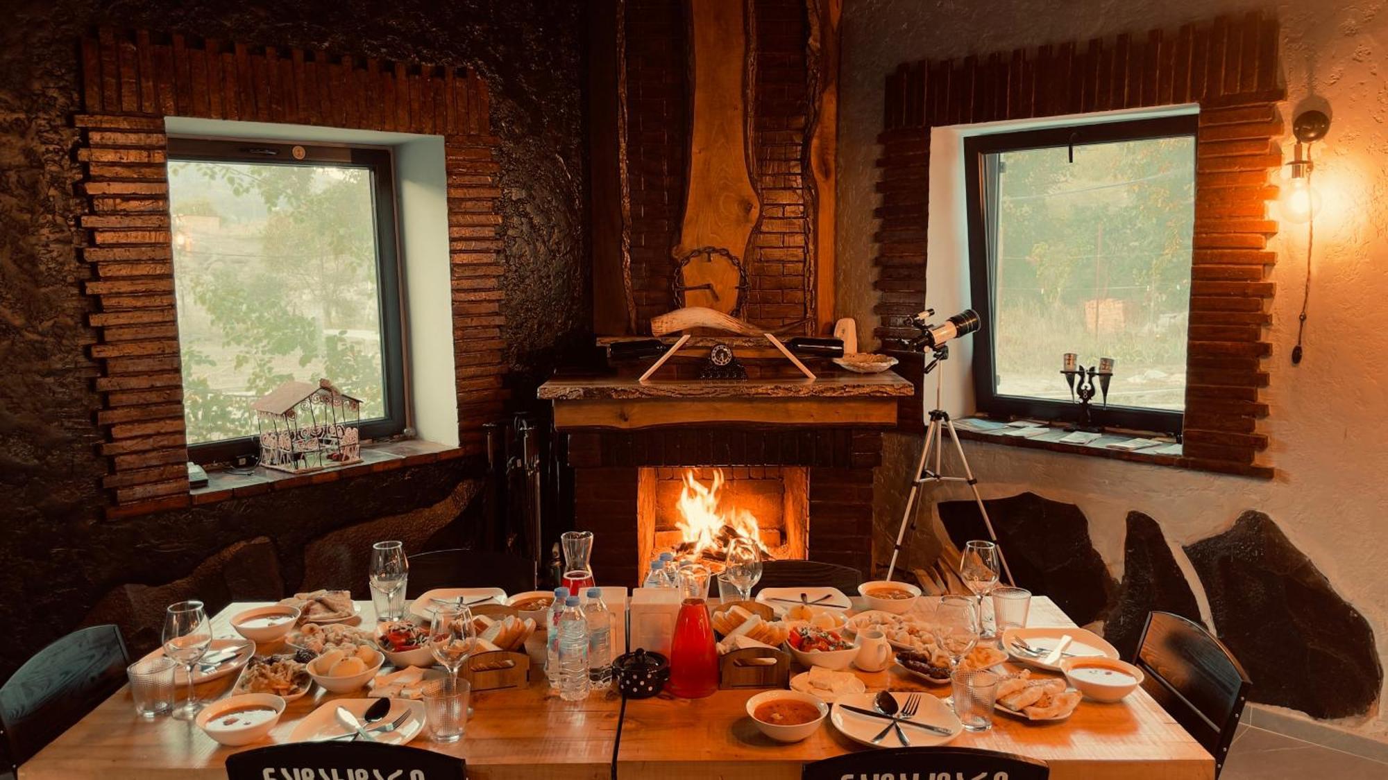 Hotel Hobbiton Near Vardzia Caves T'mogvi エクステリア 写真