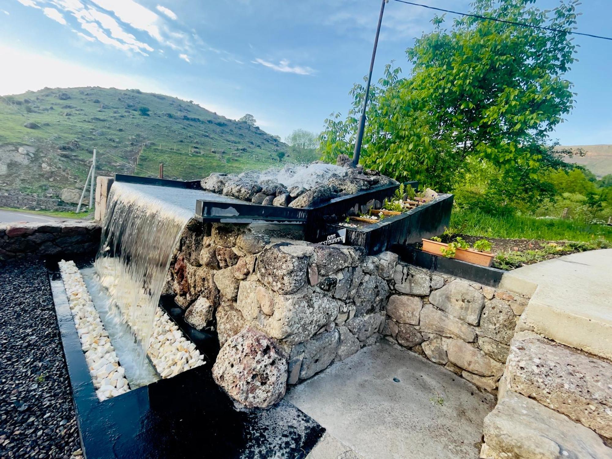 Hotel Hobbiton Near Vardzia Caves T'mogvi エクステリア 写真