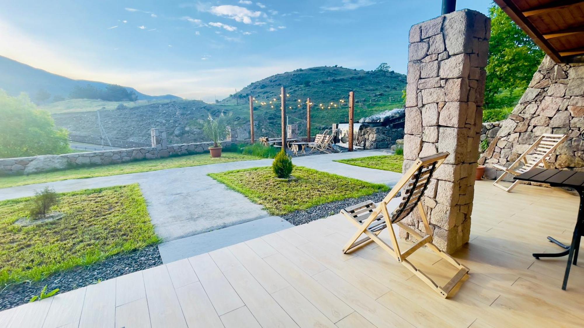 Hotel Hobbiton Near Vardzia Caves T'mogvi エクステリア 写真