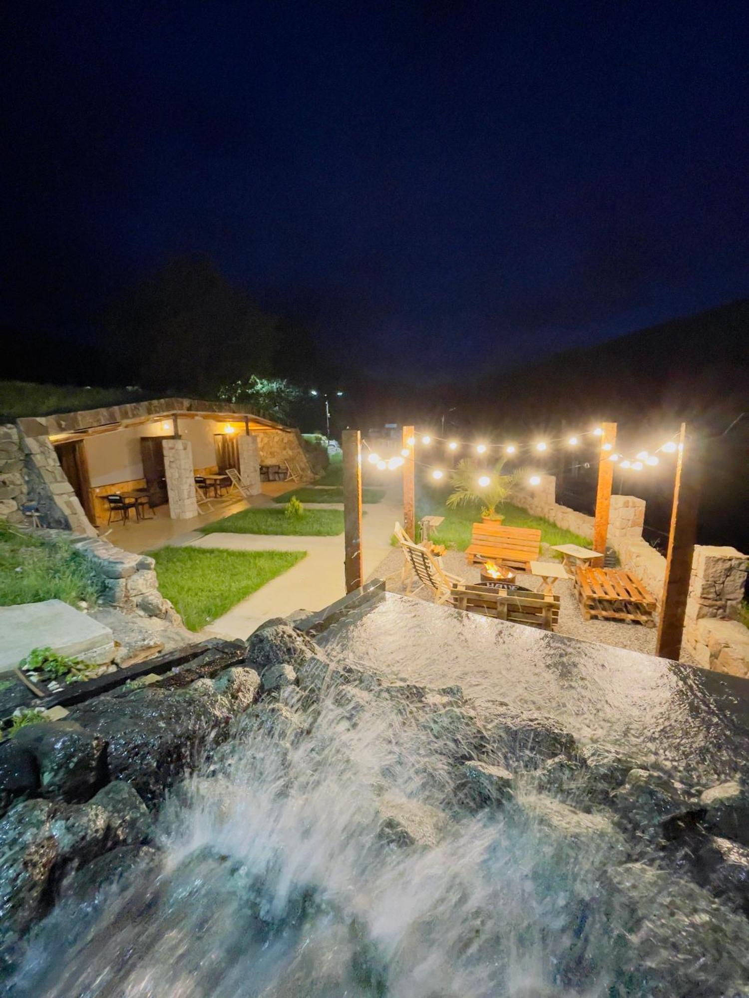 Hotel Hobbiton Near Vardzia Caves T'mogvi エクステリア 写真
