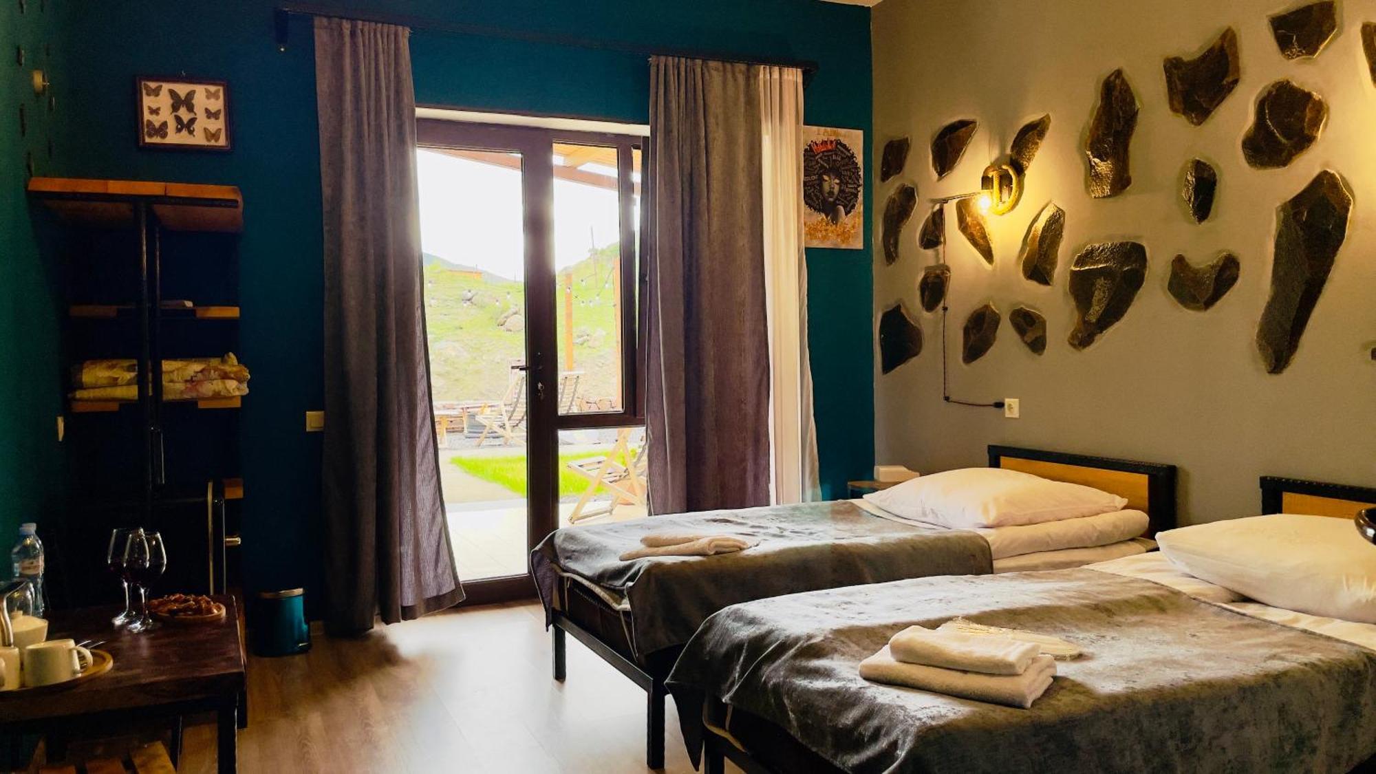 Hotel Hobbiton Near Vardzia Caves T'mogvi エクステリア 写真