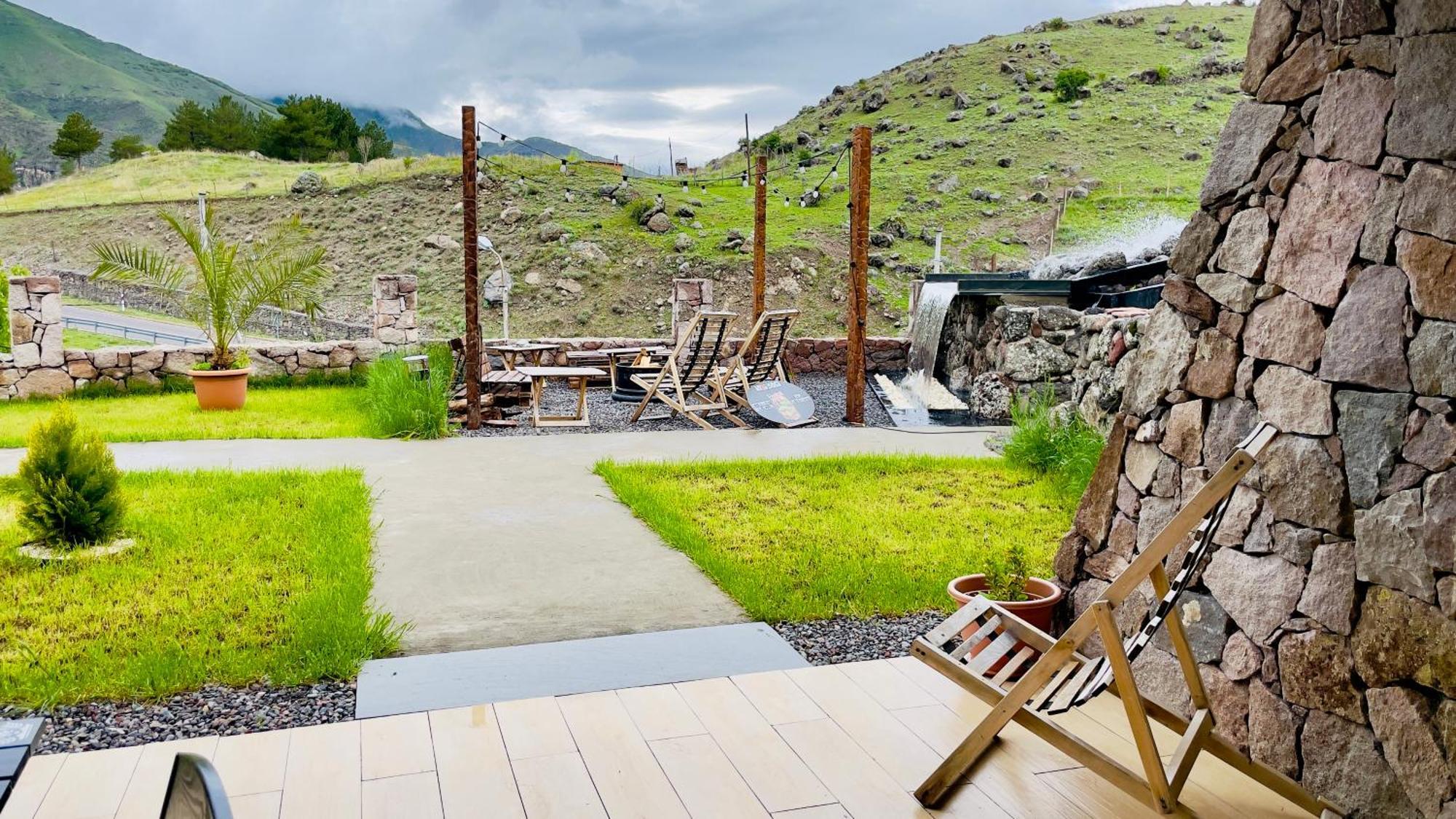 Hotel Hobbiton Near Vardzia Caves T'mogvi エクステリア 写真