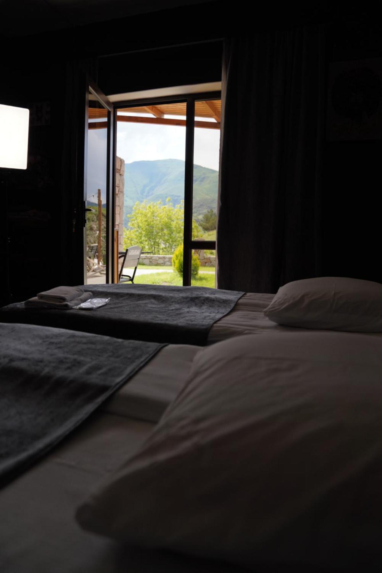 Hotel Hobbiton Near Vardzia Caves T'mogvi エクステリア 写真